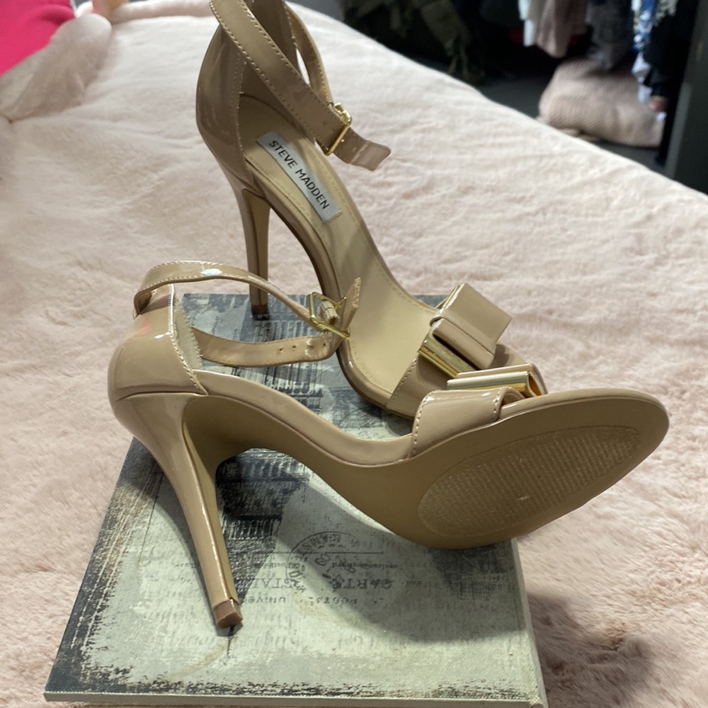 Beautiful heels - Picture 2 of 5